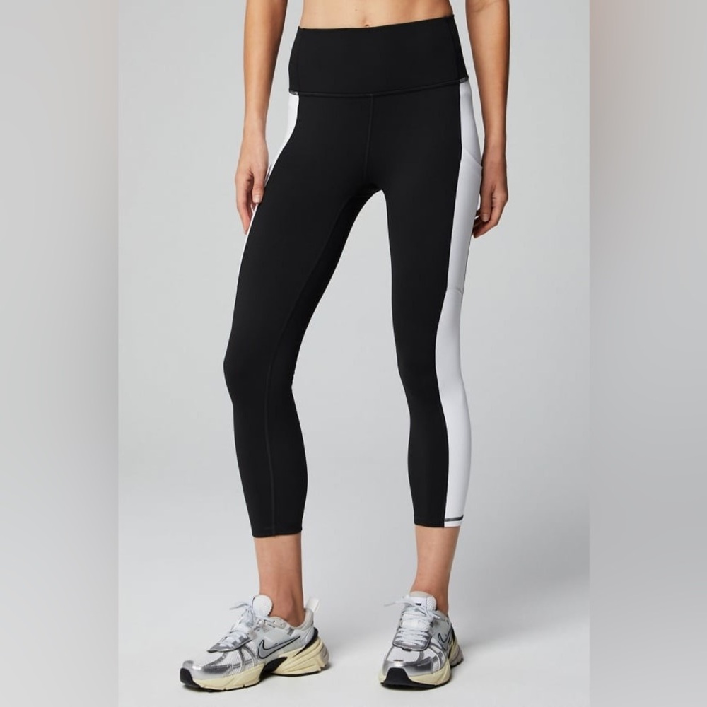 Fabletics On-The-Go Capri Leggings
